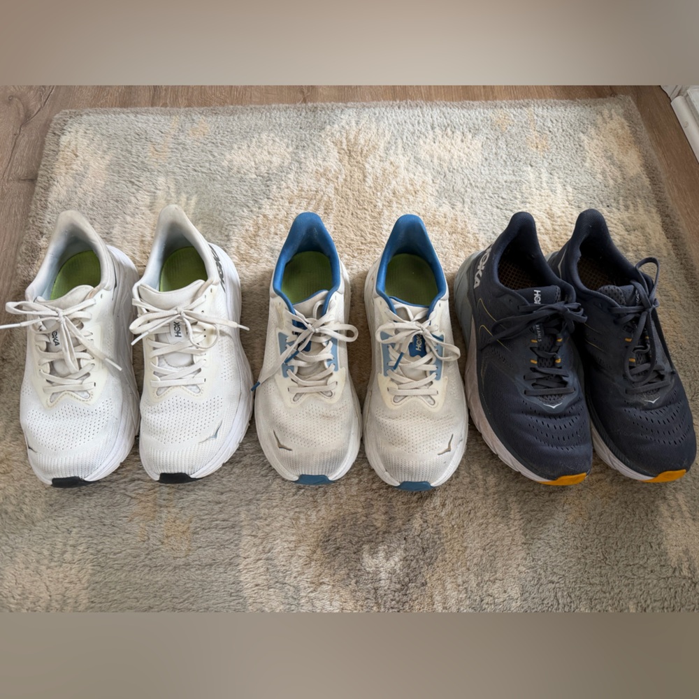 Mens Hoka Arahi Shoes - White, Blue, and Black
